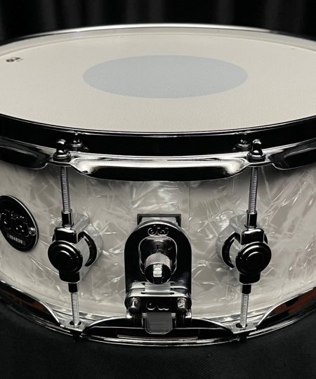 Alternative view of DW Performance Series 5.5x14 Snare Drum Maple White Marine Pearl