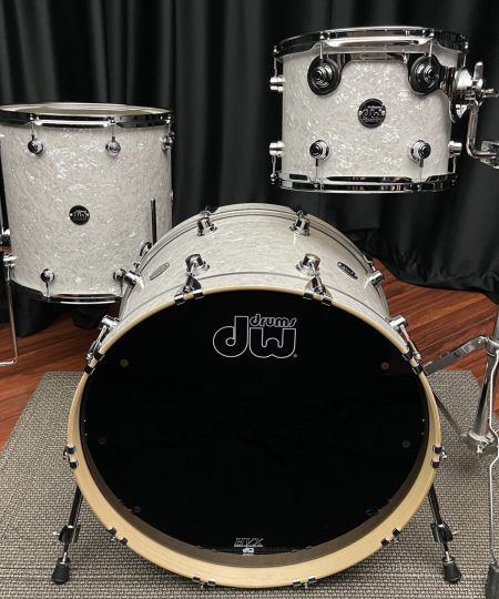 Alternative view of DW Drums Performance Series Maple 3pc White Marine Pearl Kit
