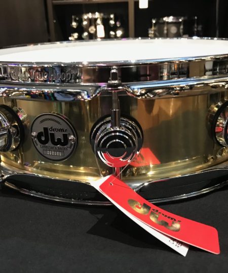 Alternative view of DW drums Collector's B-stock Bell Brass 4x14 in. snare drum complete with chrome hardware