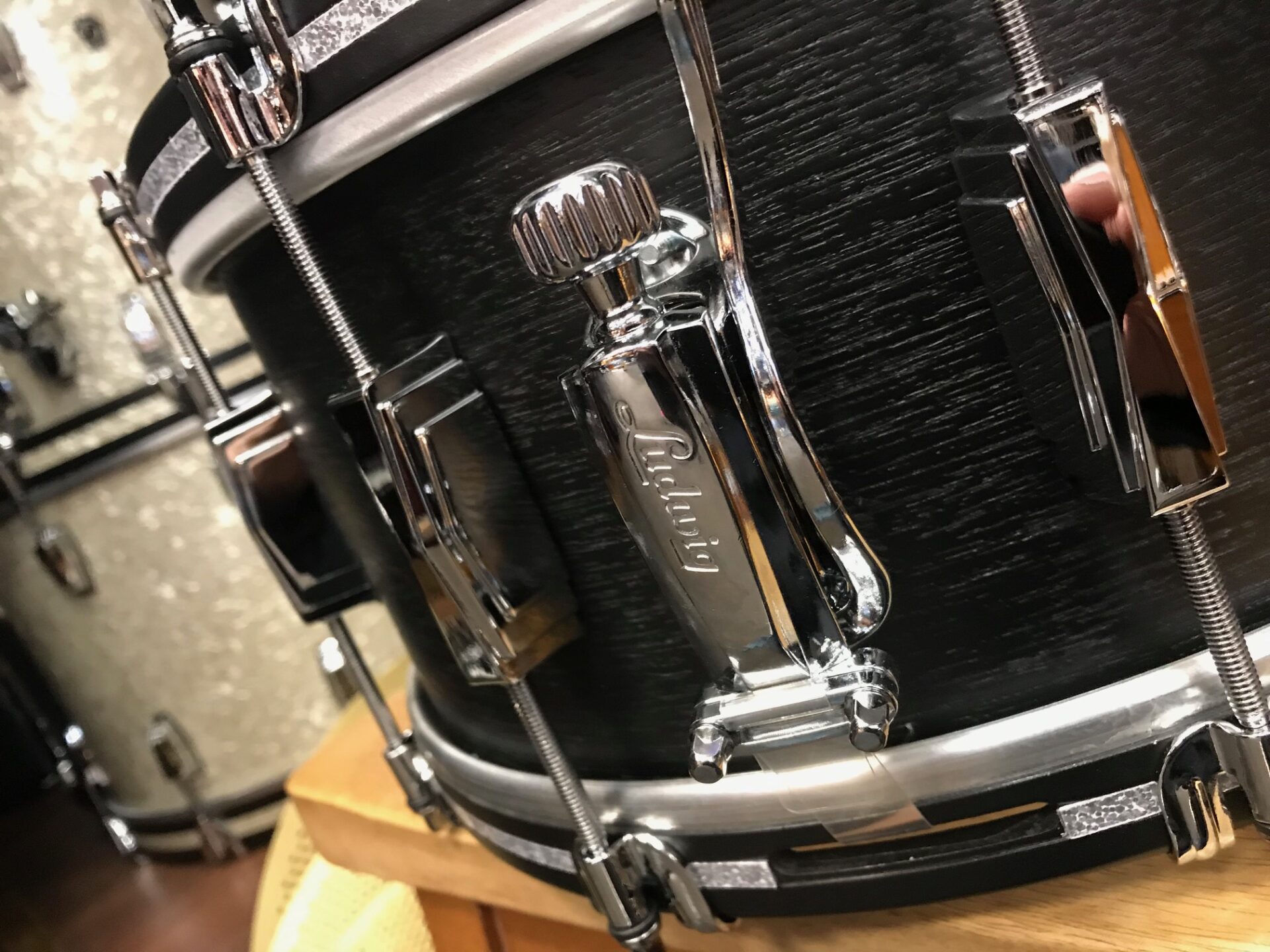 Ludwig Drums Black Cat Ltd. 6.5x14 Legacy Mahogany Wood Hoop Snare Drum - Image 5