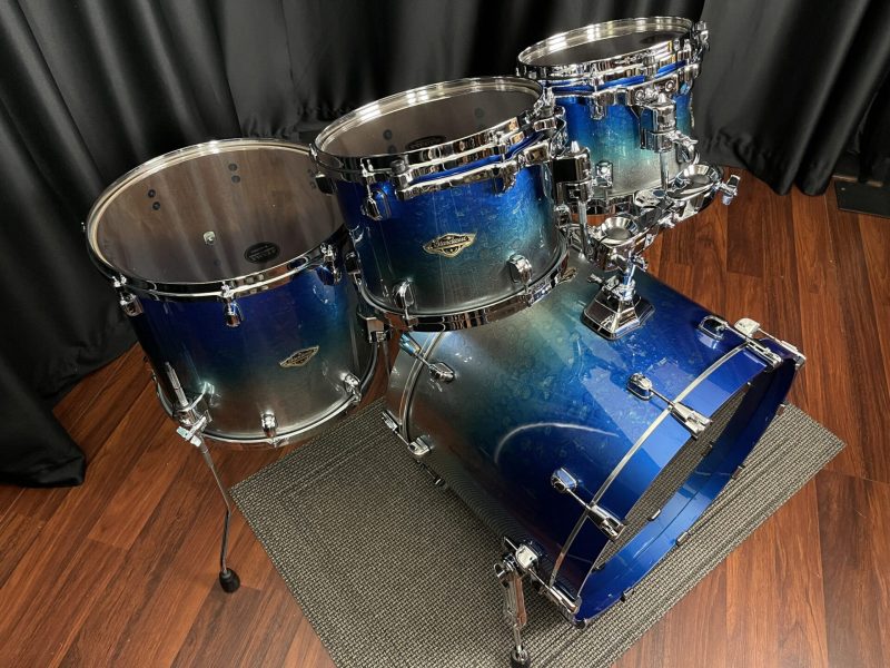 TAMA Drums Starclassic Walnut Birch Molten Blue Ice Fade 4pc Kit WBS42S MBI