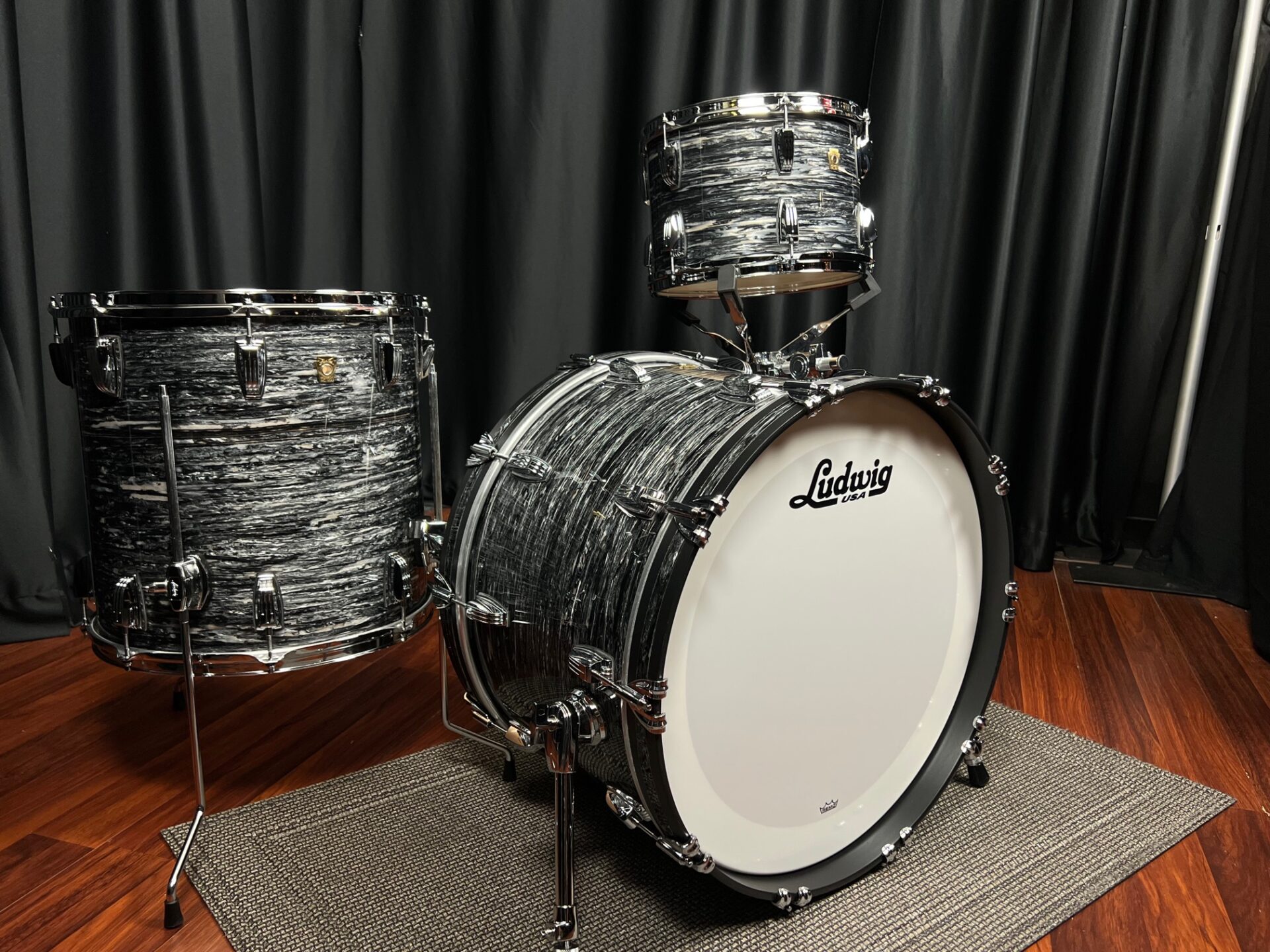 Ludwig Drums Sets USA Classic Maple Vintage Black Oyster Fab 13, 16, 22 Kit LUDCMFABVBO - Image 2