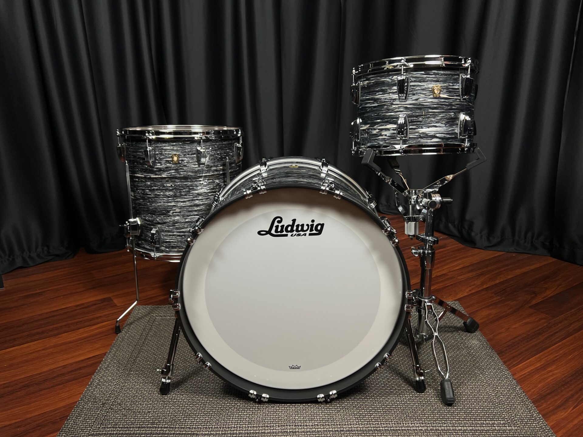 Ludwig Drums Sets USA Classic Maple Vintage Black Oyster Fab 13, 16, 22 Kit LUDCMFABVBO - Image 3