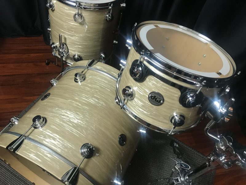 DW Drums Collector's Series Drum Workshop Pure Maple 333 Creme Oyster 3pc kit