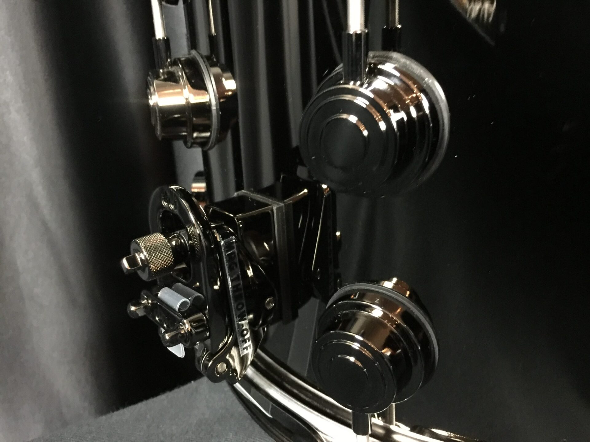 DW Drums Collector's Series 8×14 Black Nickel Over Brass Snare Drum with Black Nickel Hardware - Image 3