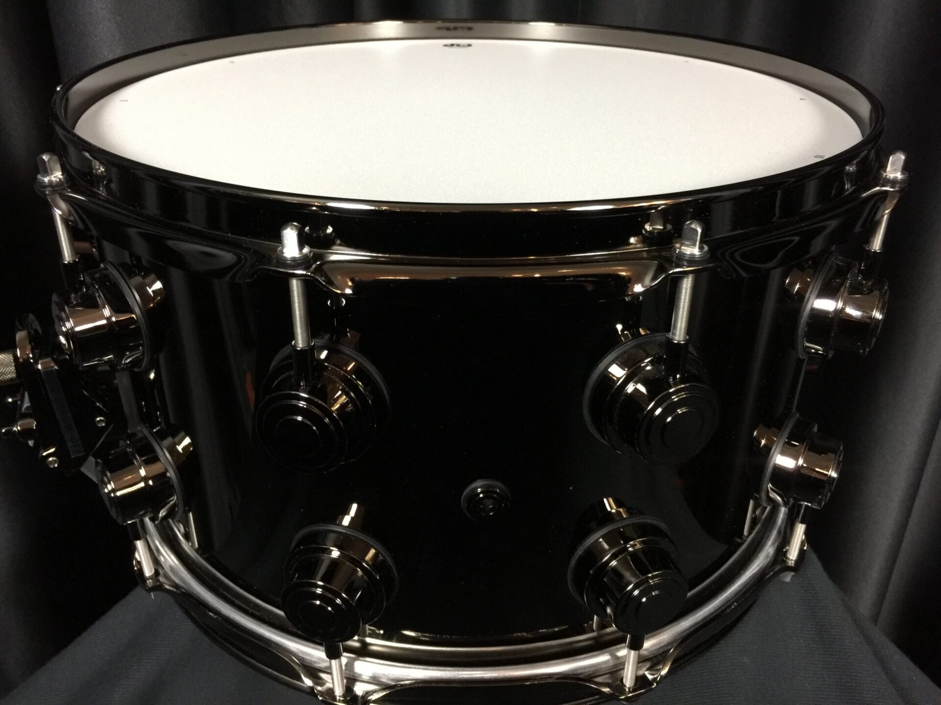 DW Drums Collector's Series 8×14 Black Nickel Over Brass Snare Drum with Black Nickel Hardware - Image 6