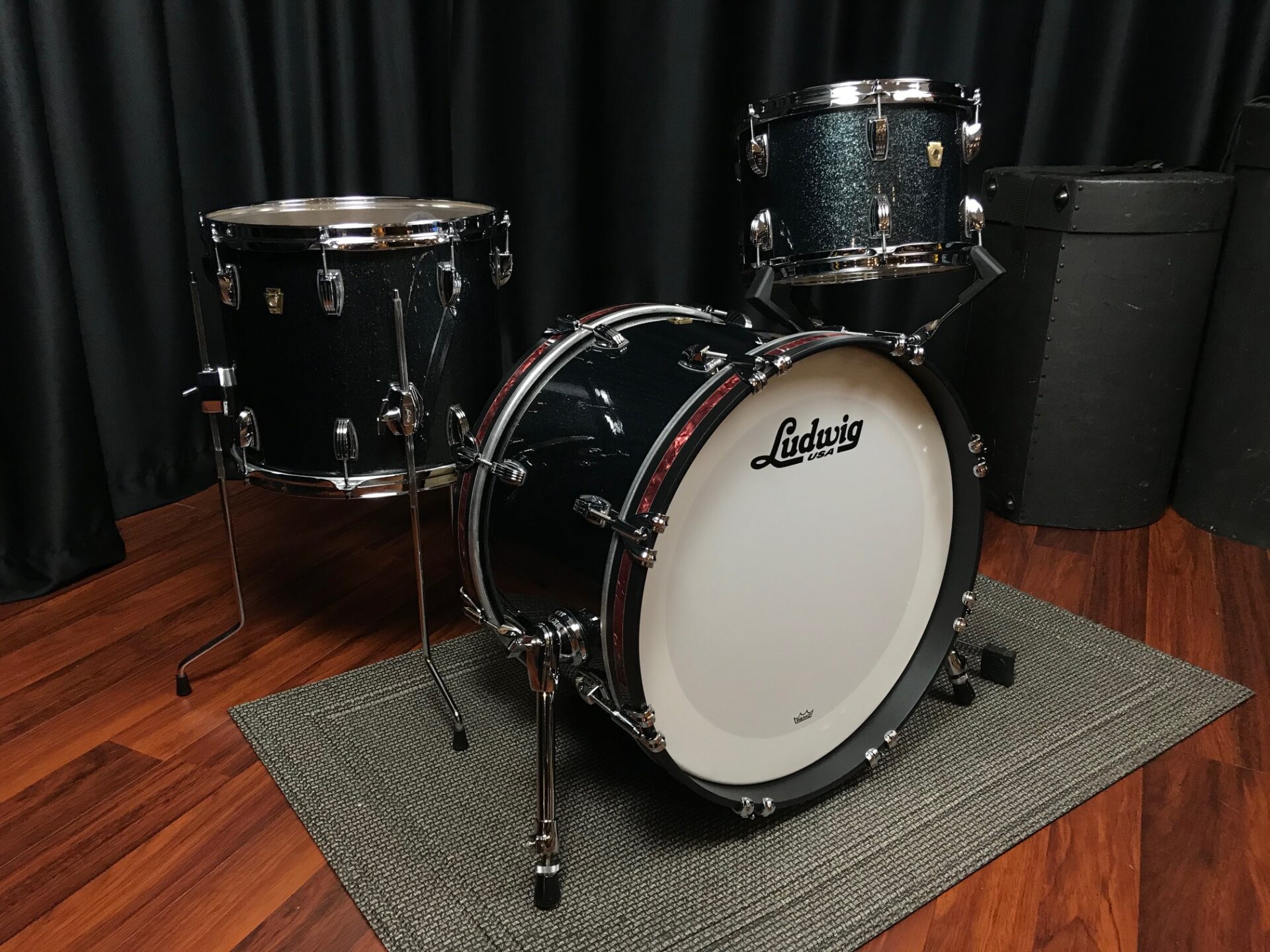 Ludwig Classic Maple Stingray 3pc Black Sparkle 12, 14, 20 Kit - Image 2