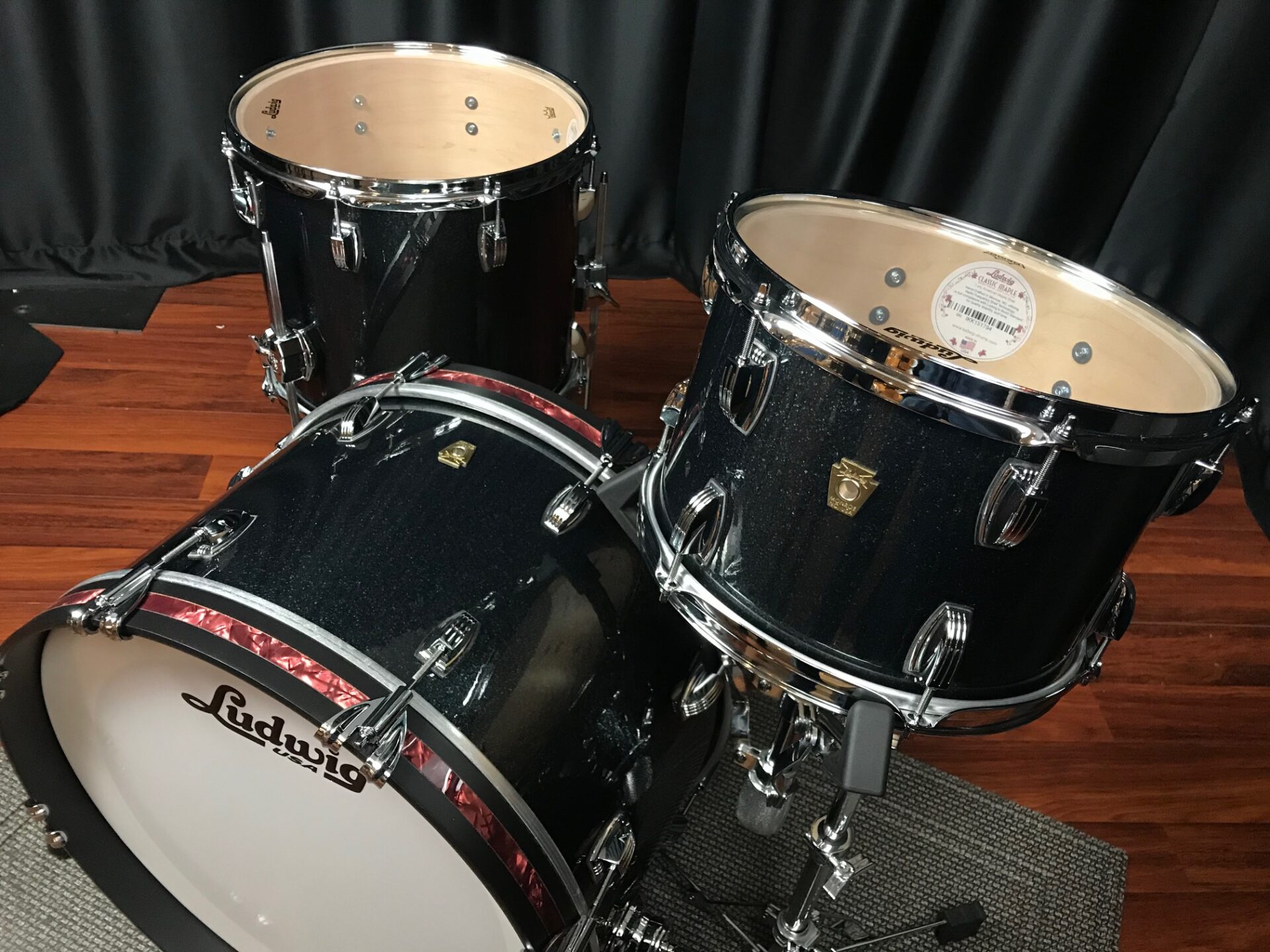 Ludwig Classic Maple Stingray 3pc Black Sparkle 12, 14, 20 Kit - Image 3