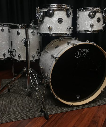 Alternative view of DW Drums Performance Series Maple 5pc White Marine Pearl Kit