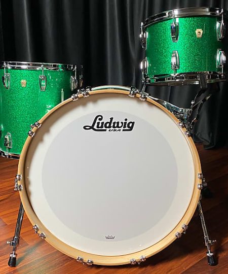 Ludwig Classic Maple Green Sparkle Fab w/ Vintage White Marine Bass Hoop Inlays LUDSGSPFAB