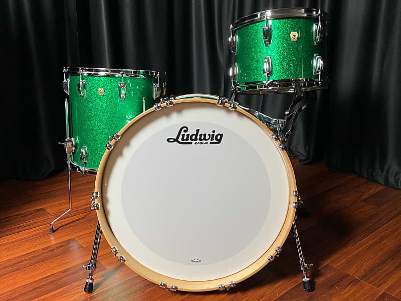 Ludwig Classic Maple Green Sparkle Fab w/ Vintage White Marine Bass Hoop Inlays LUDSGSPFAB