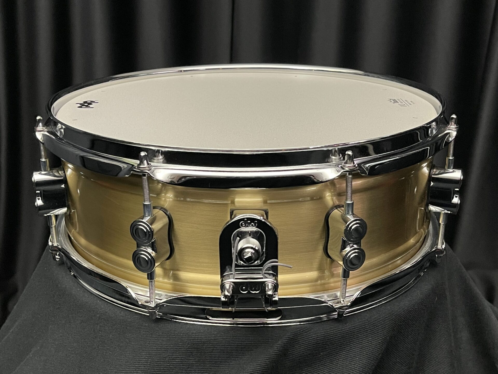 PDP Concept Dual-beaded 1mm Natural Satin Brushed Brass 5x14 Snare Drum - Image 2