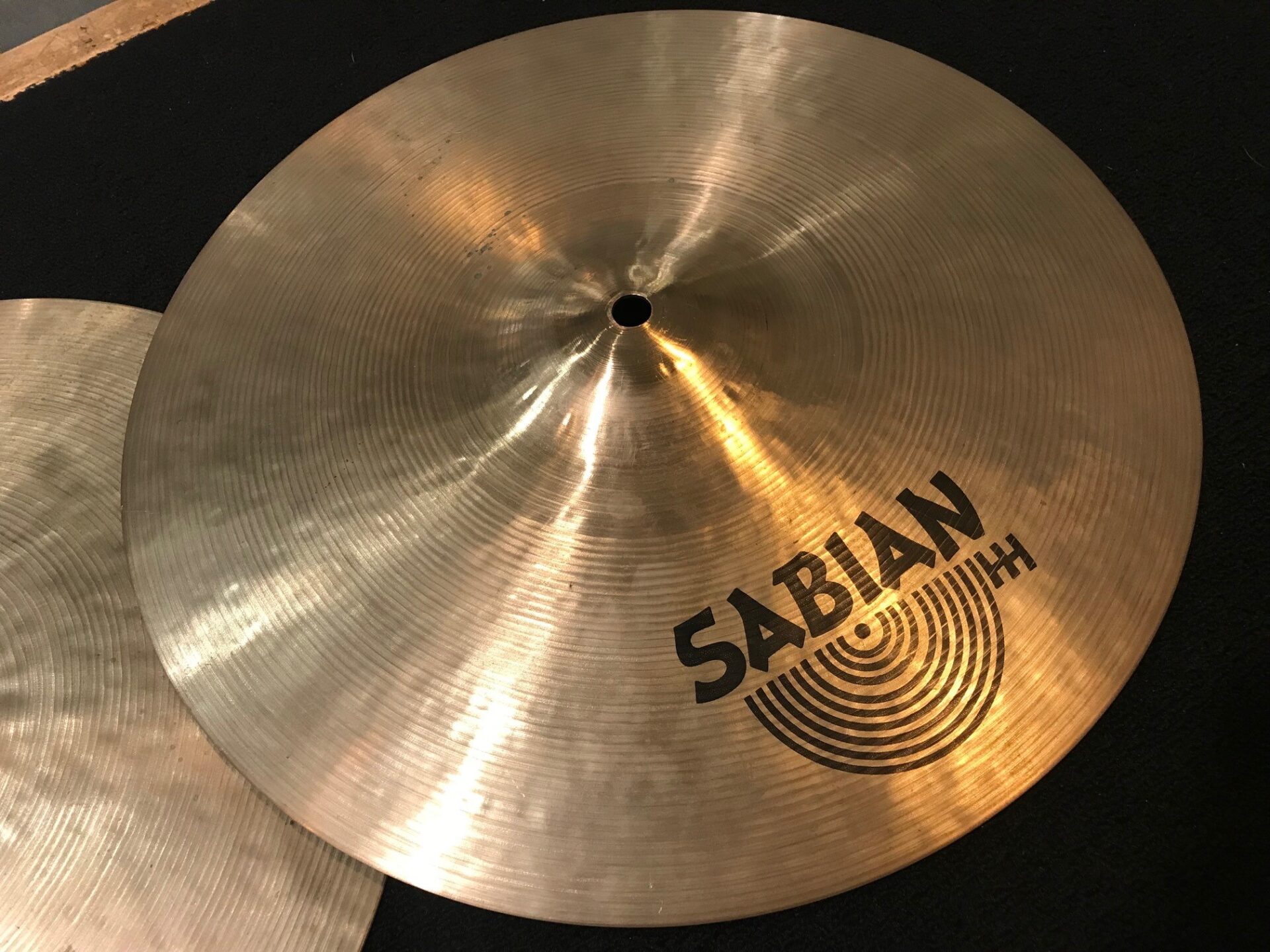 Sabian Used Cymbals 80's Vintage 14 in. Hi Hat Pair 1245g Top 970g Bottom - Image 4