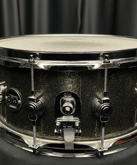 Alternative view of DW Used Snare Drums Performance Series Maple 6.5x14 Pewter Sparkle