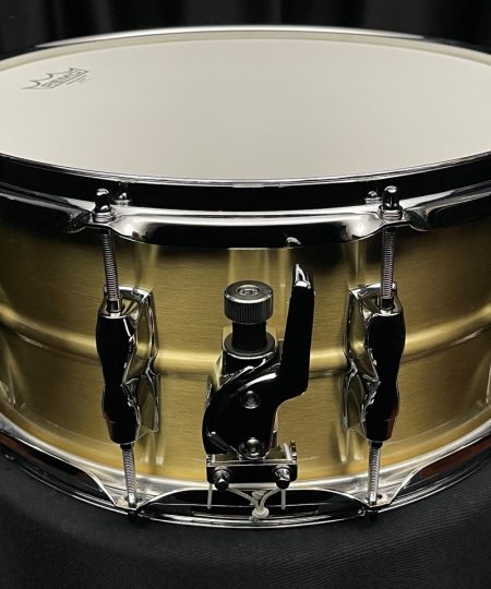 Alternative view of Yamaha Recording Custom Brass 6.5x14 Snare Drum