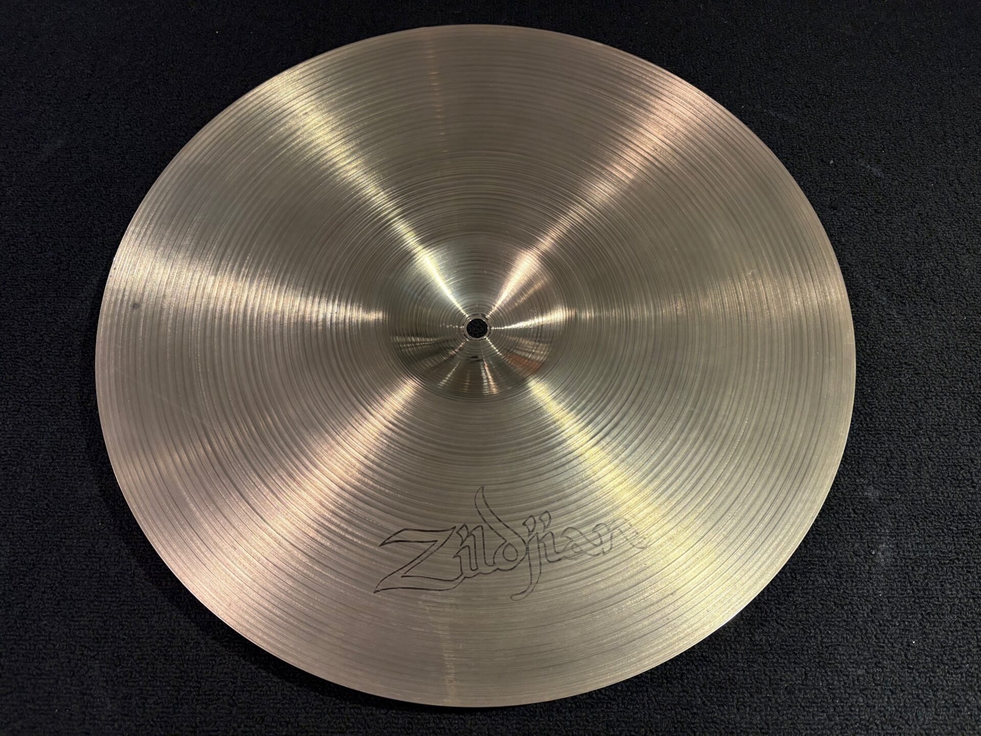 Zildjian Used A 16 in. Thin Crash Cymbal Thin Stamp Hollow Logo 1013g - Image 4
