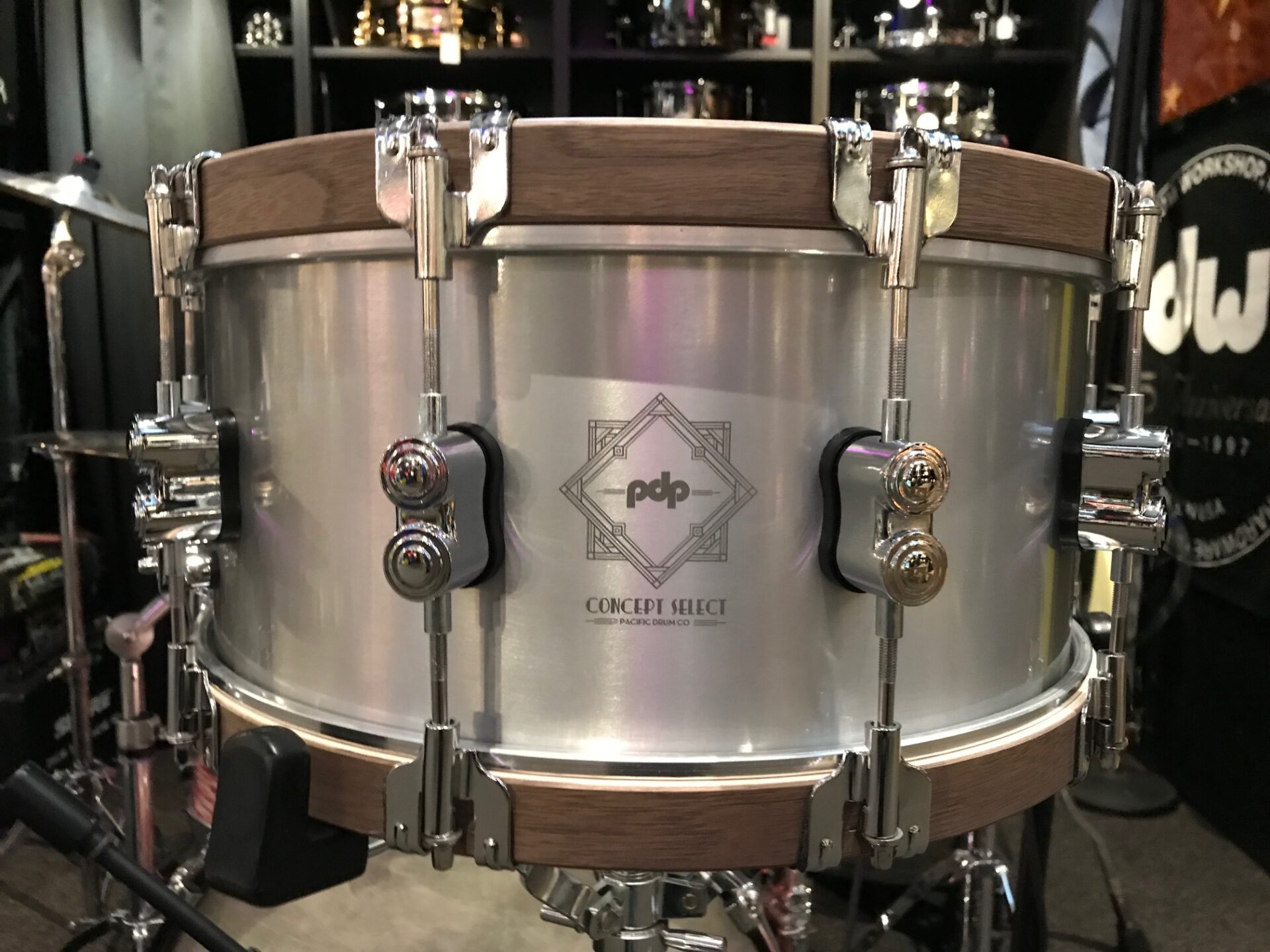 PDP Concept Select 3mm Aluminum 6.5x14 Snare Drum w/ Walnut hoops - Image 2