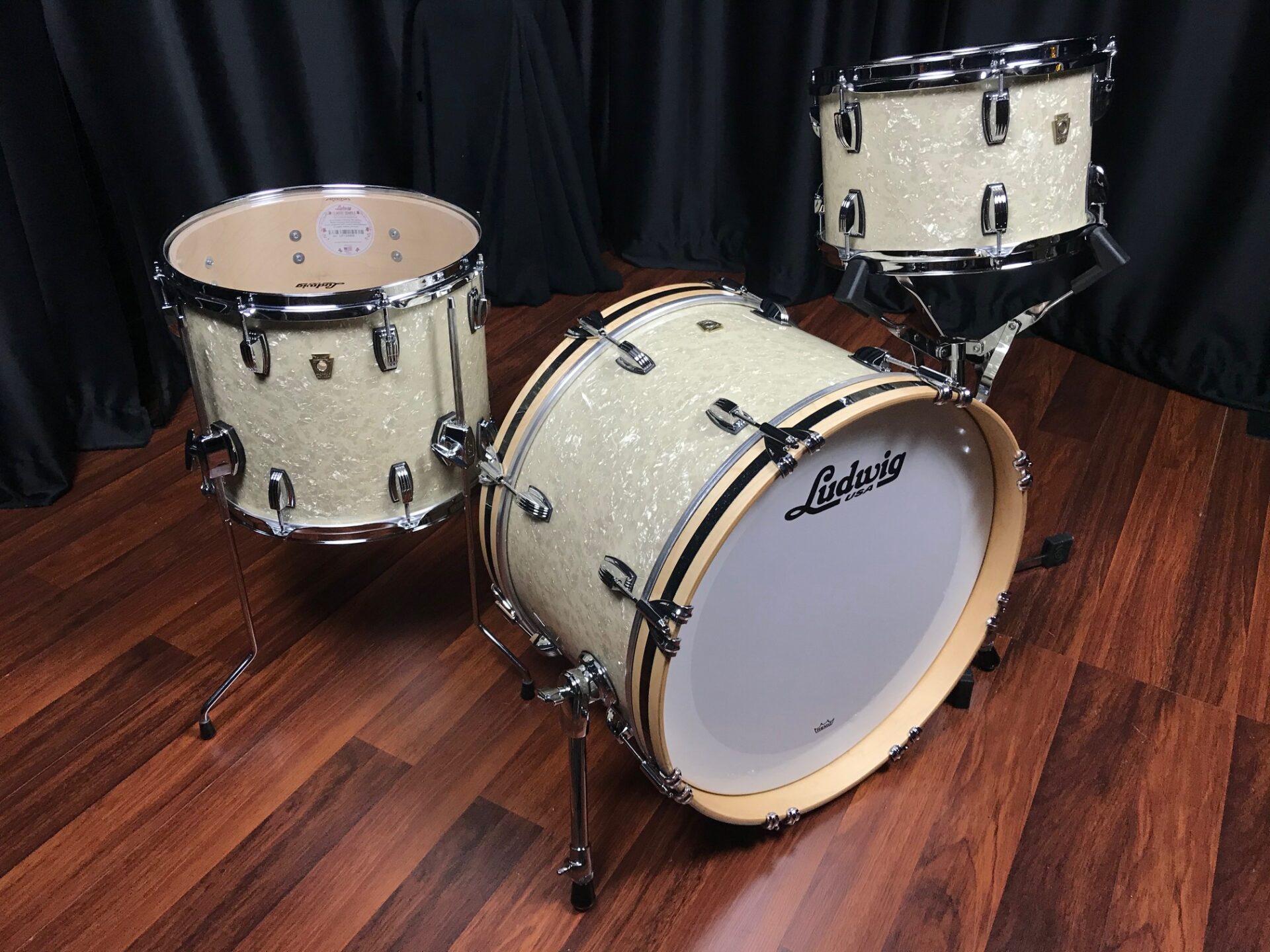 Ludwig USA Classic Maple Stingray 3pc Vintage White Marine 12, 14, 20 Kit - Image 2