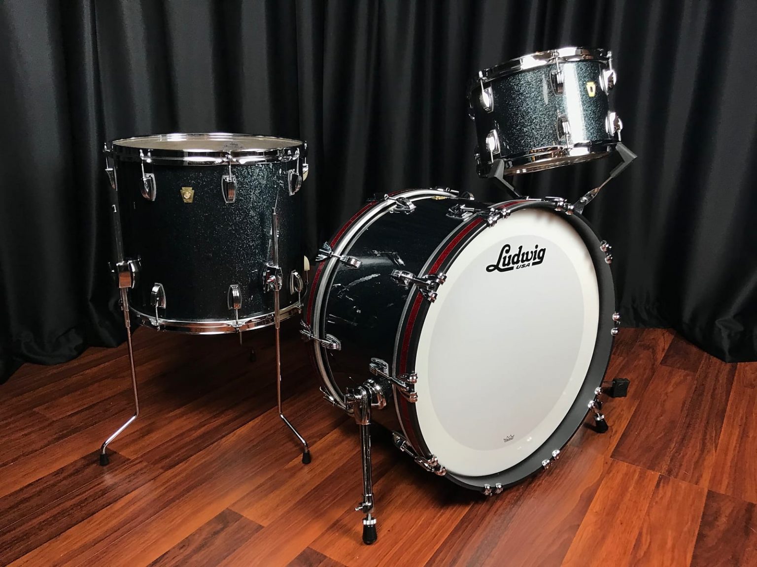 Ludwig Classic Maple Stingray II Black Sparkle 3pc Drum Set Dales