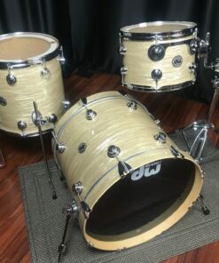 DW Drums Collector's Series Drum Workshop Pure Maple 333 Creme Oyster 3pc kit 8 DW Drums Collector’s Series Drum Workshop Pure Maple 333 Creme Oyster 3pc kit