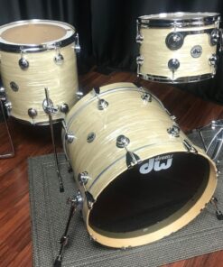 DW Drums Collector's Series Drum Workshop Pure Maple 333 Creme Oyster 3pc kit 10 DW Drums Collector’s Series Drum Workshop Pure Maple 333 Creme Oyster 3pc kit