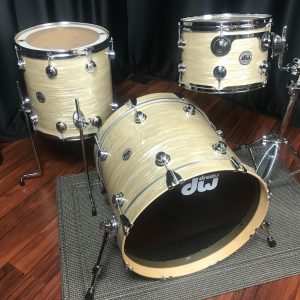 DW Drums Collector’s Series Drum Workshop Pure Maple 333 Creme Oyster 3pc kit