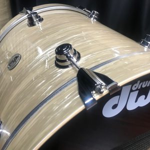DW Drums Collector’s Series Drum Workshop Pure Maple 333 Creme Oyster 3pc kit