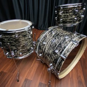 DW Collector’s Series Drum Workshop Pure Maple 333 Black Oyster Glass 3pc kit