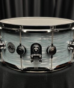 DW 6.5×14 Drum Workshop Collector’s Pure Maple SSC Pale Blue Oyster Snare Drum Strainer View