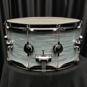 DW 6.5×14 Drum Workshop Collector’s Pure Maple SSC Pale Blue Oyster Snare Drum Butt View