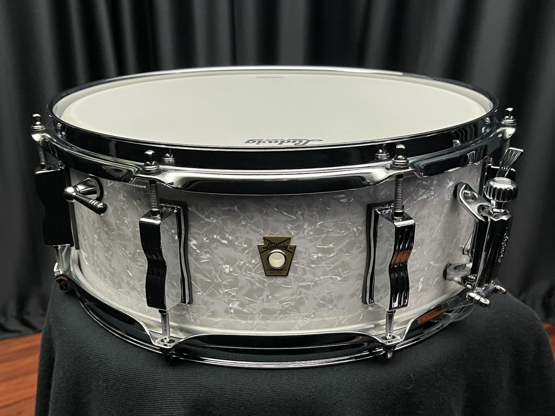 Ludwig Jazz Fest 5.5×14 in. Snare Drum White Marine Pearl LS9080P - Dales  Drum Shop 2023