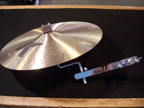Camber clamp on cymbal holder with cymbal