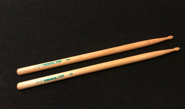 regal tip wood drumsticks in two bee size with natural gloss finish and green silkscreen logo showing full pair