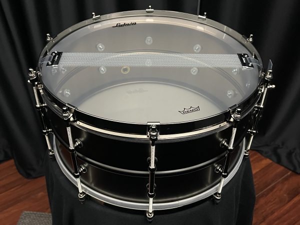 ludwig black beauty satin deluxe snare drum brass with black nickel finish nickel plated hardware tube lugs and single flanged hoops snare side