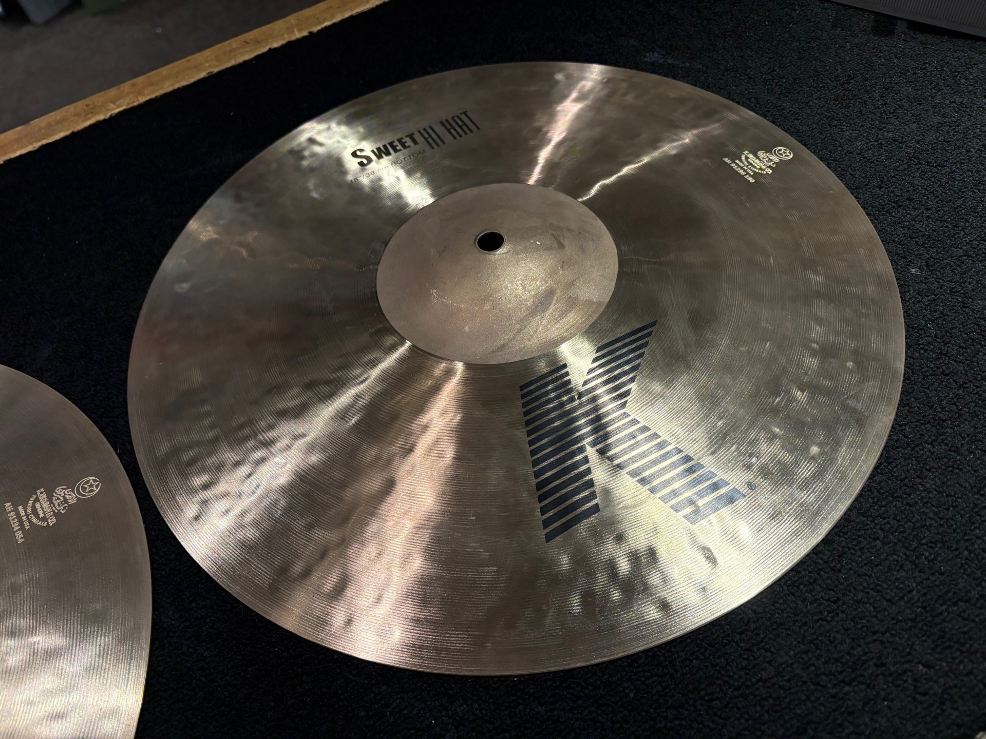 Zildjian Used Cymbals 15 in. K Sweet Hi Hat Pair 1126g / 1604g 3 Zildjian Used 15 Inch K Sweet Hi Hat Cymbal Pair Bottom Hat
