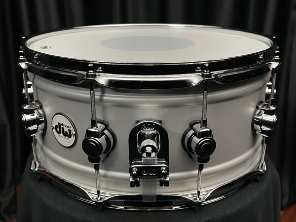 DW Design Series 6.5x14 Aluminum Snare Drum Mag Throw