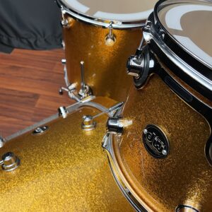 Drum Workshop Performance Series USA Maple Three Piece Gold Sparkle Kit Tom Close Up
