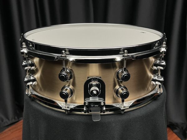 DW Left Cast Limited Bell Bronze Snare Drum Throw Off