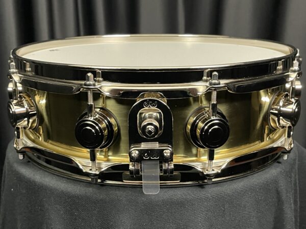 DW 4x14 Bell Brass Collector's Snare with Nickel Hardware Mag Throw