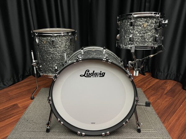 Ludwig Drums Sets USA Classic Maple Black Pearl Fab 13, 16, 22 Kit Audience View