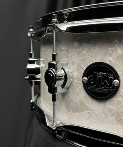 DW Performance Series Maple White Marine Pearl 5.5x14 Snare Drum Badge Detail