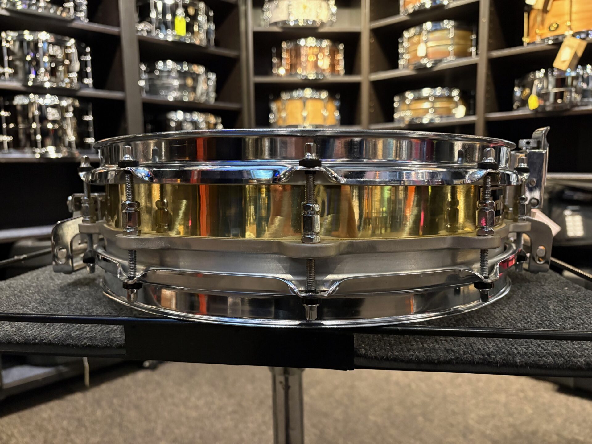 CB700 Gibraltar Vintage Brass Free Floater Piccolo Snare 3.5x14 2 CB700 Brass Free Floating Piccolo Back