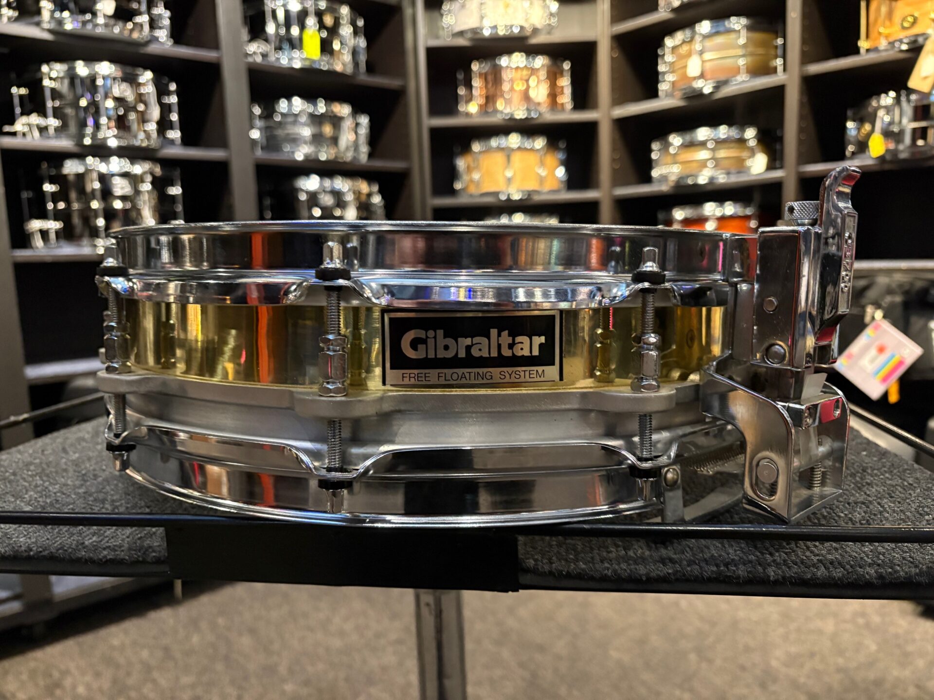 CB700 Gibraltar Vintage Brass Free Floater Piccolo Snare 3.5x14 1 CB700 Brass Free Floating Piccolo Front