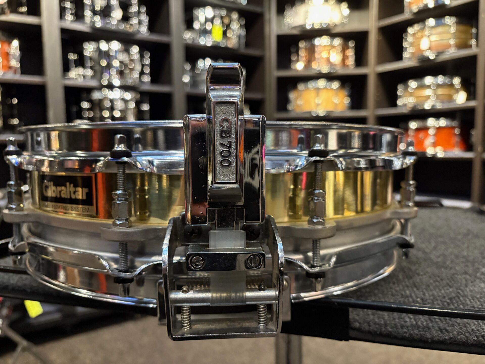 CB700 Gibraltar Vintage Brass Free Floater Piccolo Snare 3.5x14 3 CB700 Brass Free Floating Piccolo Throw Off