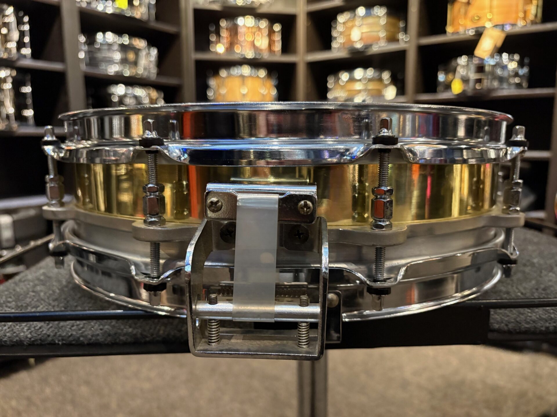 CB700 Gibraltar Vintage Brass Free Floater Piccolo Snare 3.5x14 4 CB700 Brass Free Floating Piccolo Snare Butt
