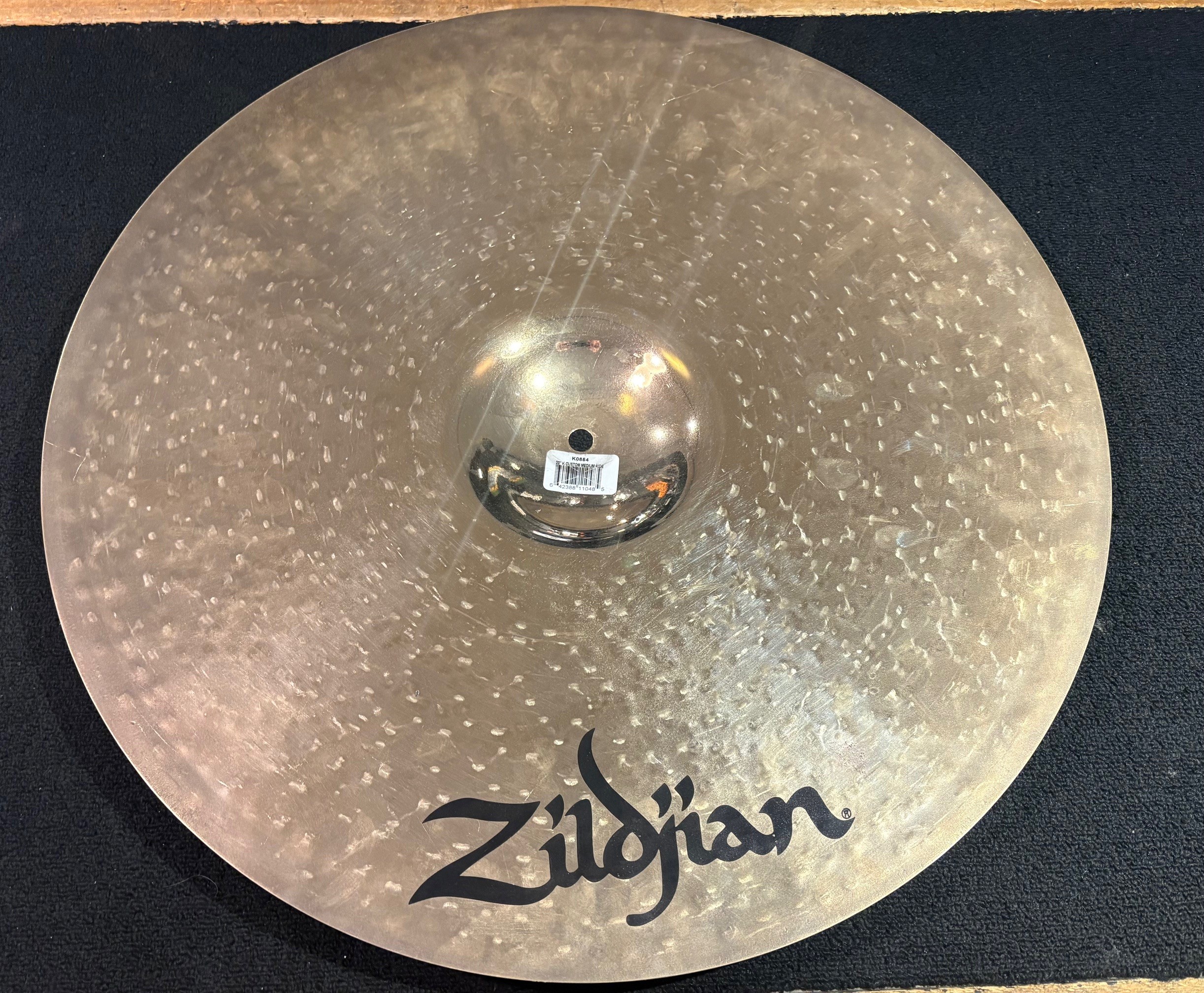 Zildjian Used K Custom 20 in. Medium Ride Cymbal 2346g 3 Zildjian Used K Custom 20 inch medium ride cymbal underside