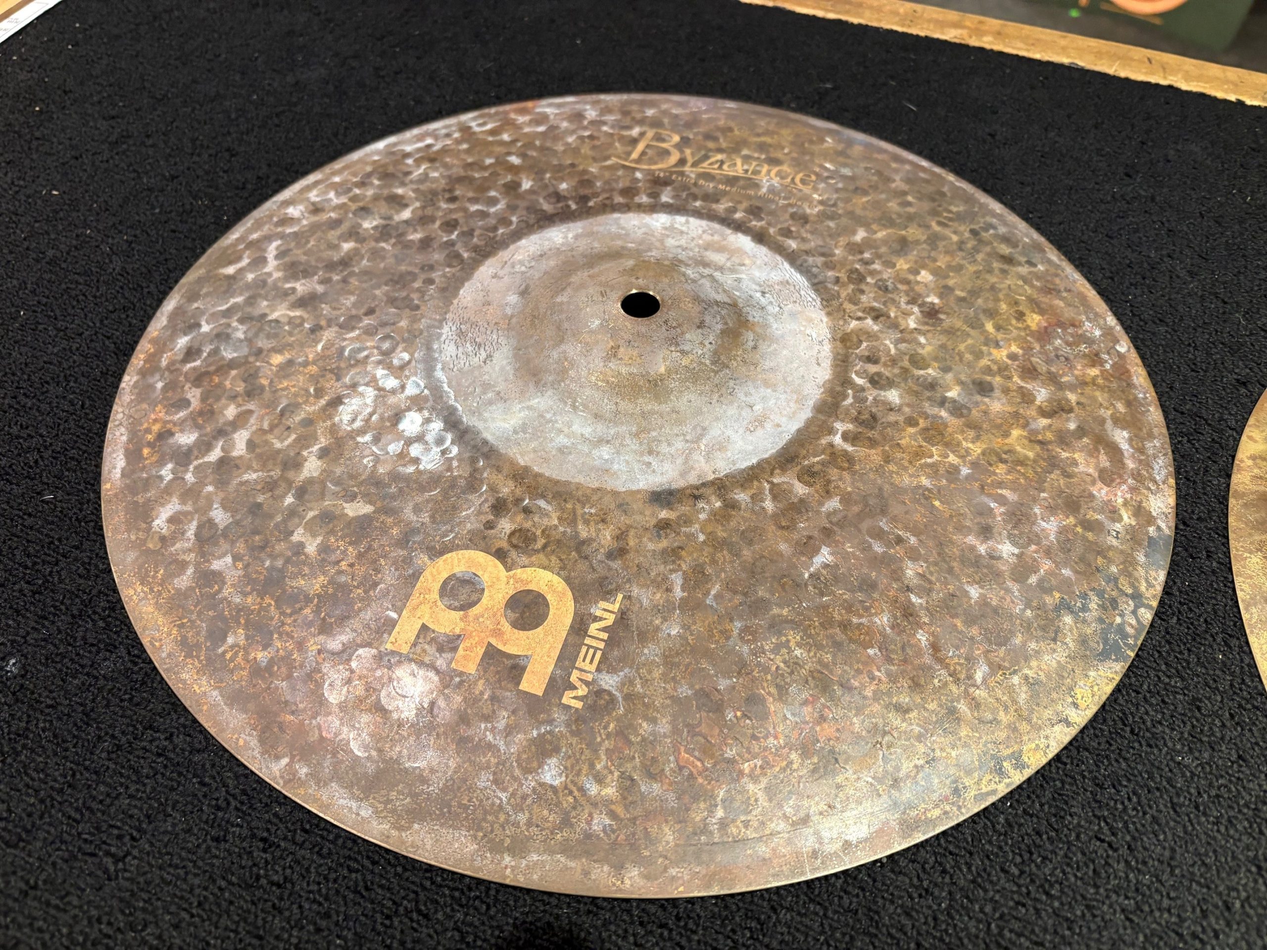 Meinl Used Byzance 14 in. Extra Dry Medium Hi Hat Cymbal Pair 881g T 1434 B 3 Meinl Used Byzance 14in. Extra Dry Medium Hi Hats Bottom Hat