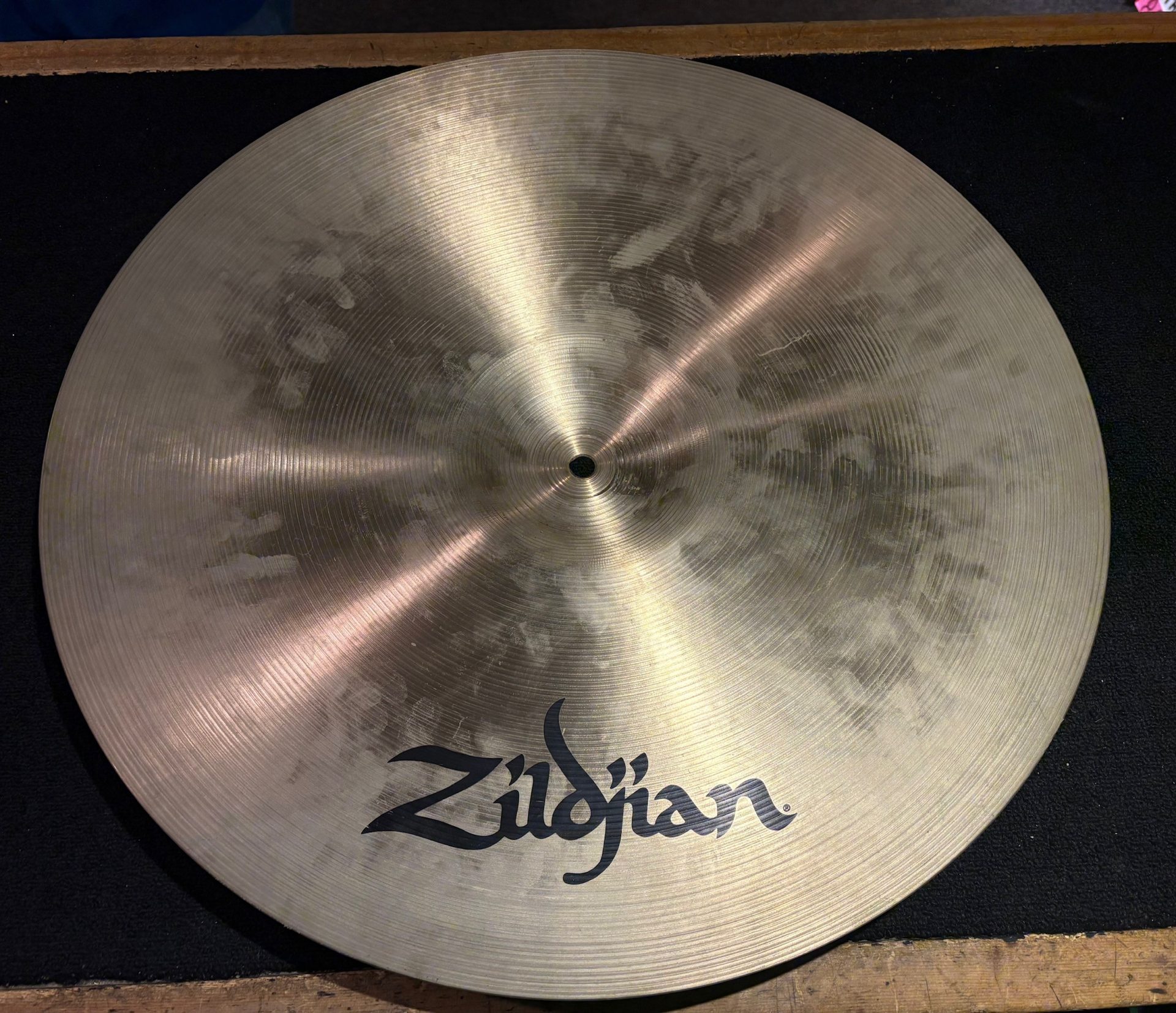 Zildjian Used A 21 in. Rock Ride Cymbal 3290g 5 Zildjian Used A 21 inch Rock Ride Cymbal Underside