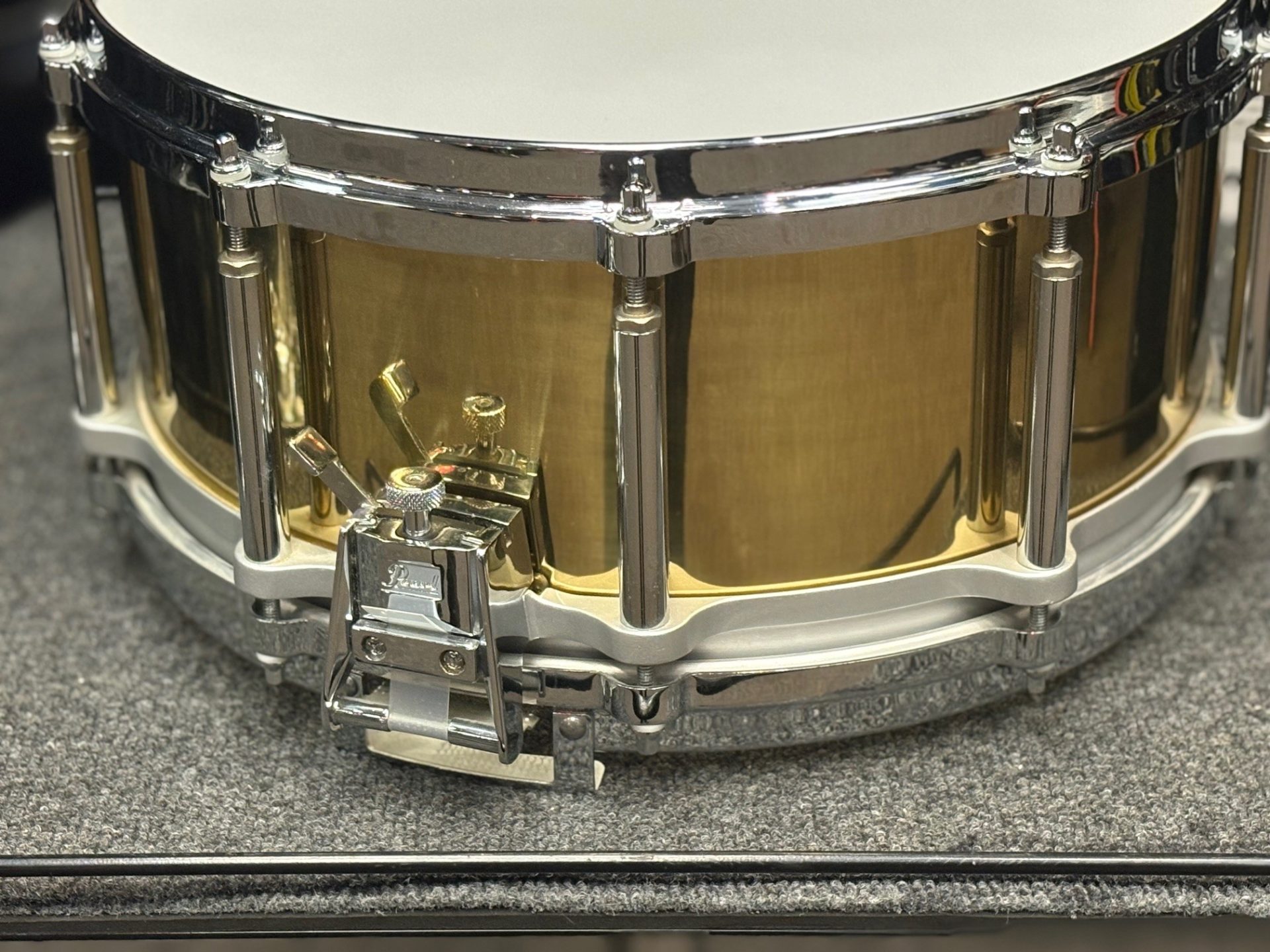 Pearl Used Free Floating Brass 6.5x14 80s Snare Drum 2 Pearl Used Brass Shell Free Floating 6.5x14 Snare Drum Throw Off