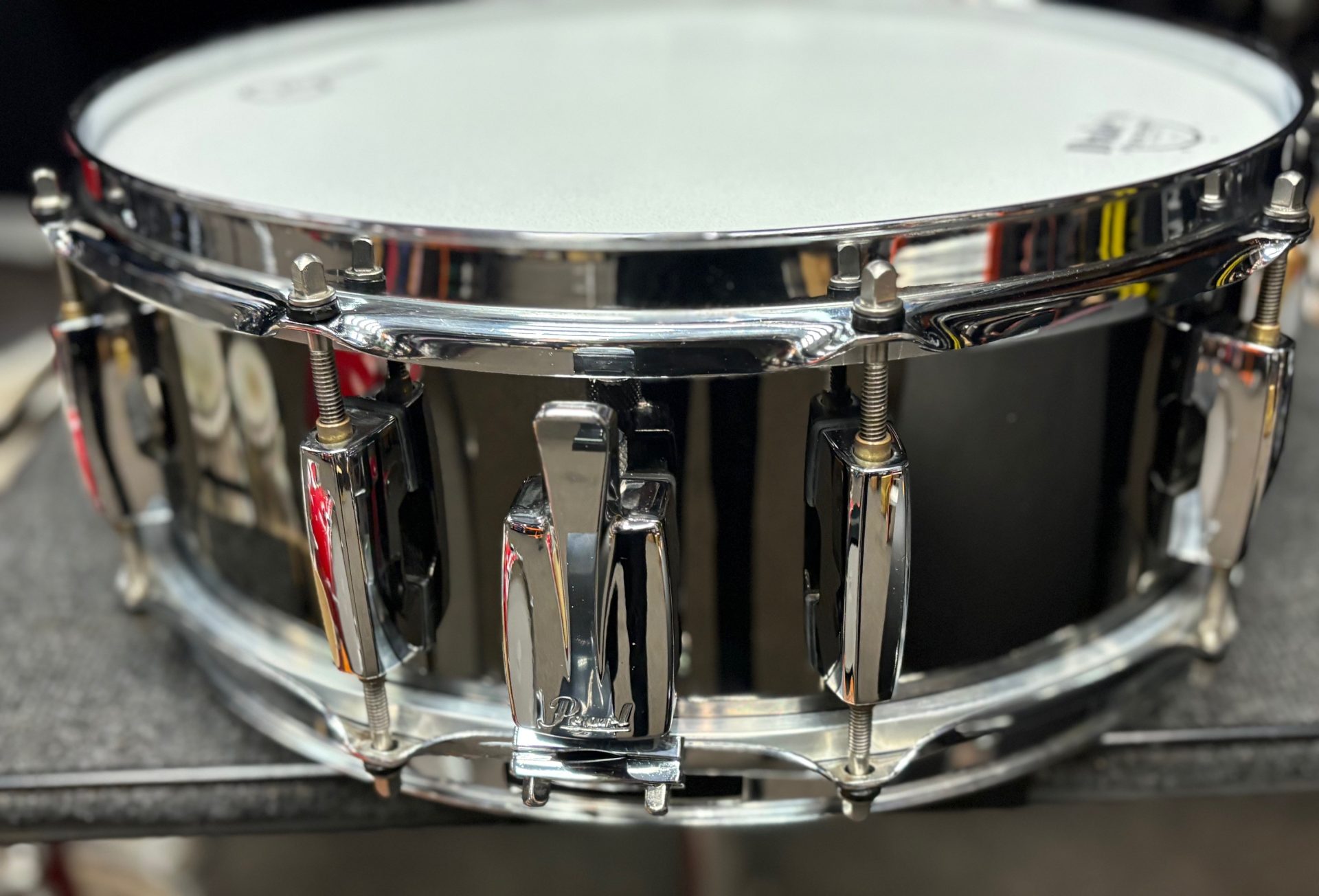 Pearl Used Chad Smith 5x14 Black Nickel Steel Shell Snare Drum 3 Pearl Used Chad Smith Black Nickel Over Steel Snare Drum Throw Off
